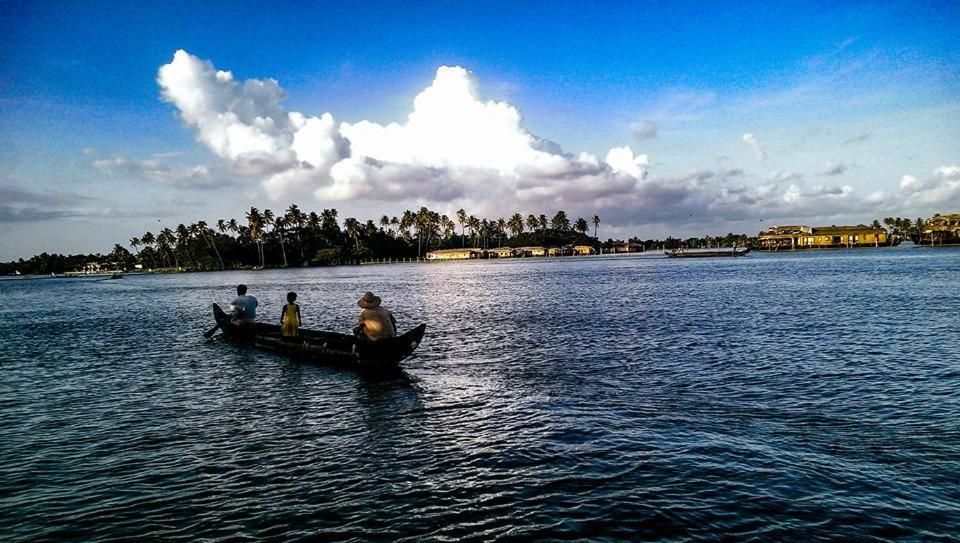Sea Breeze Beach Home Alappuzha Exterior foto