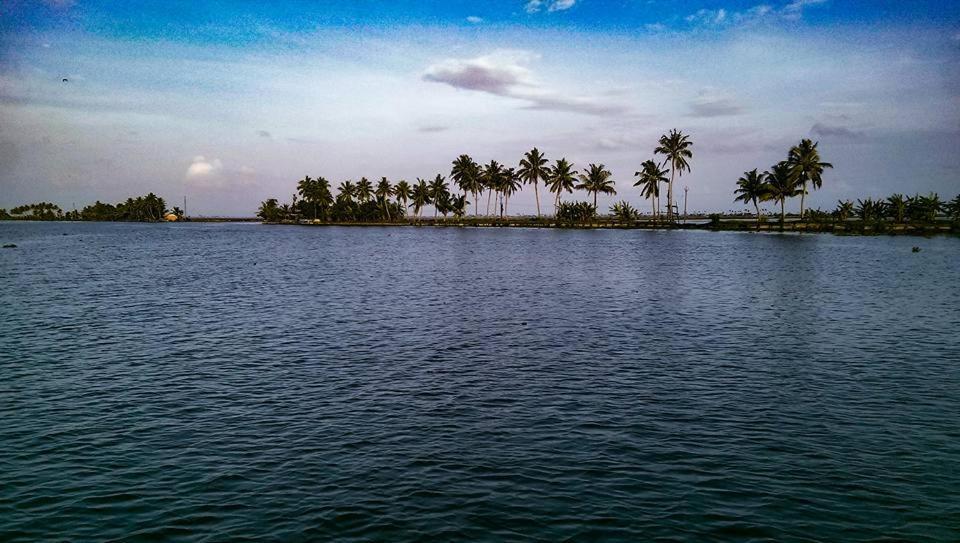 Sea Breeze Beach Home Alappuzha Exterior foto